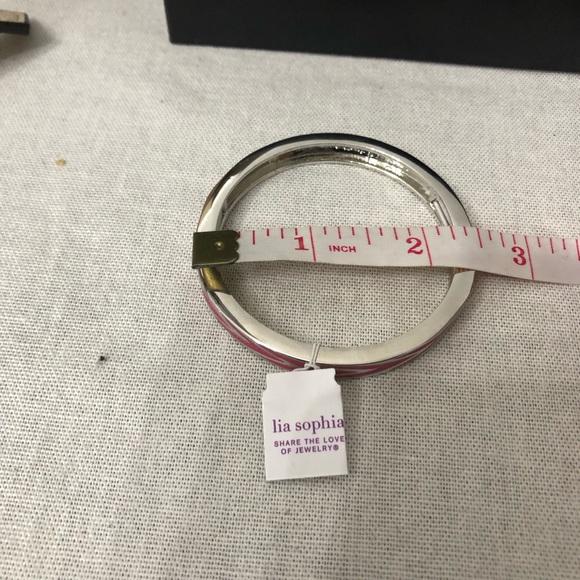 Lia Sophia Fuchsia Silver Tone Chevron Bangle Stretch Women’s bracelet - Picture 9 of 9
